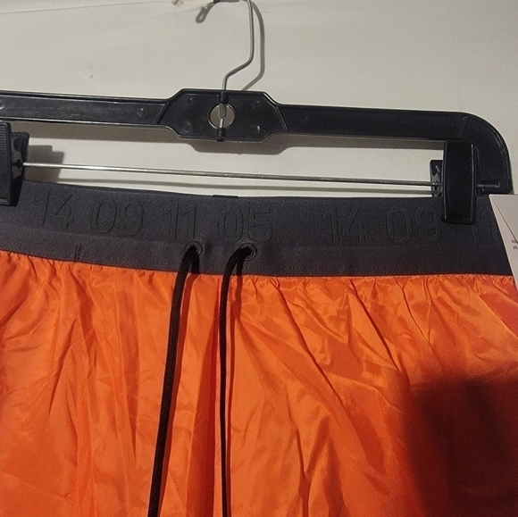 Nike Tech Pack 2 in 1 Orange Gray Running Shorts AQ6442-891 Mens Size Small - Picture 6 of 6